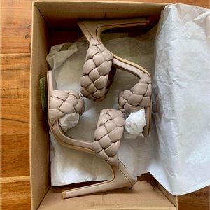 Never Worn Steve Madden Beige Heels Size 7.5